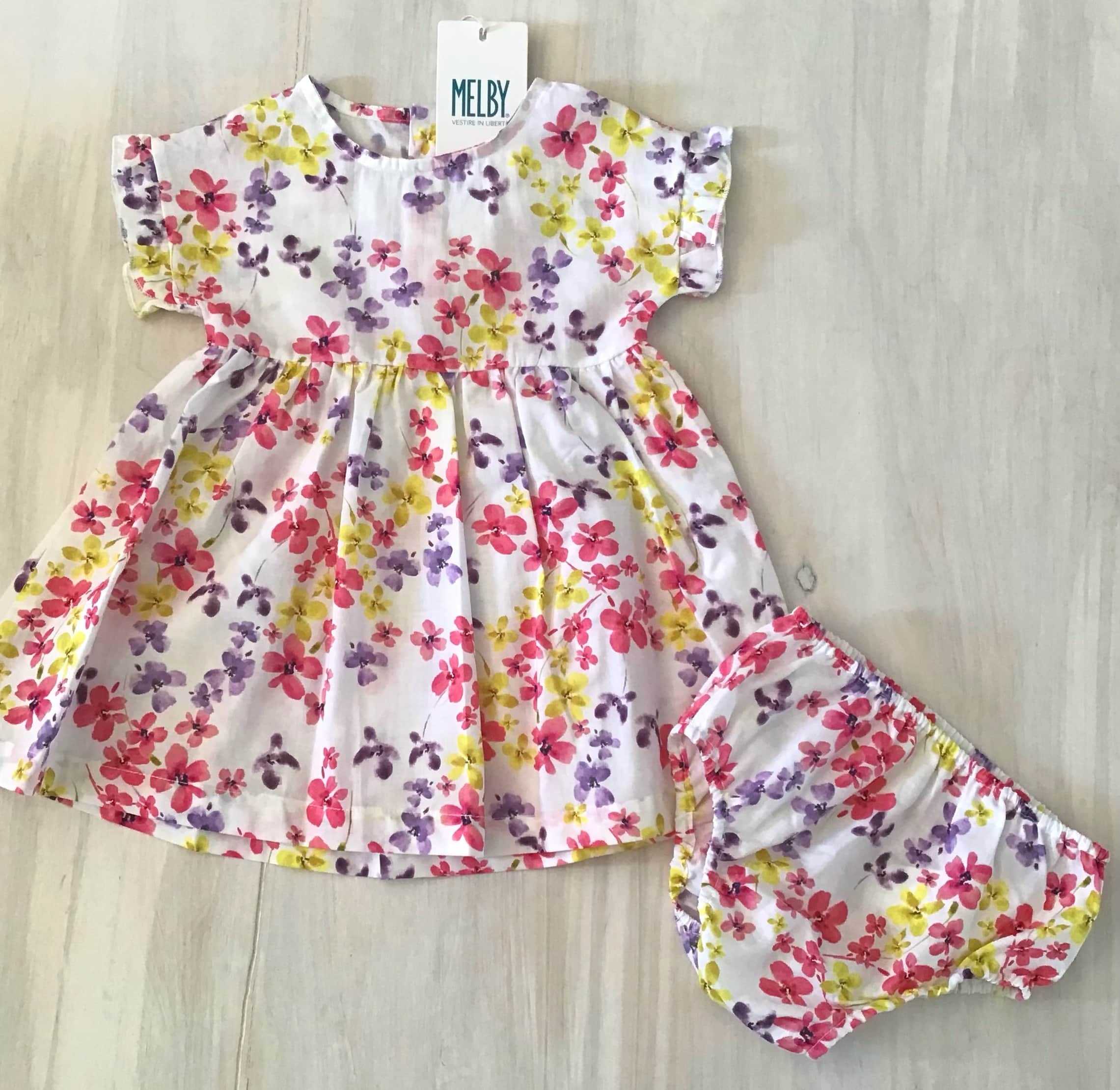 abitino-neonata-bimba-fiori-all-over