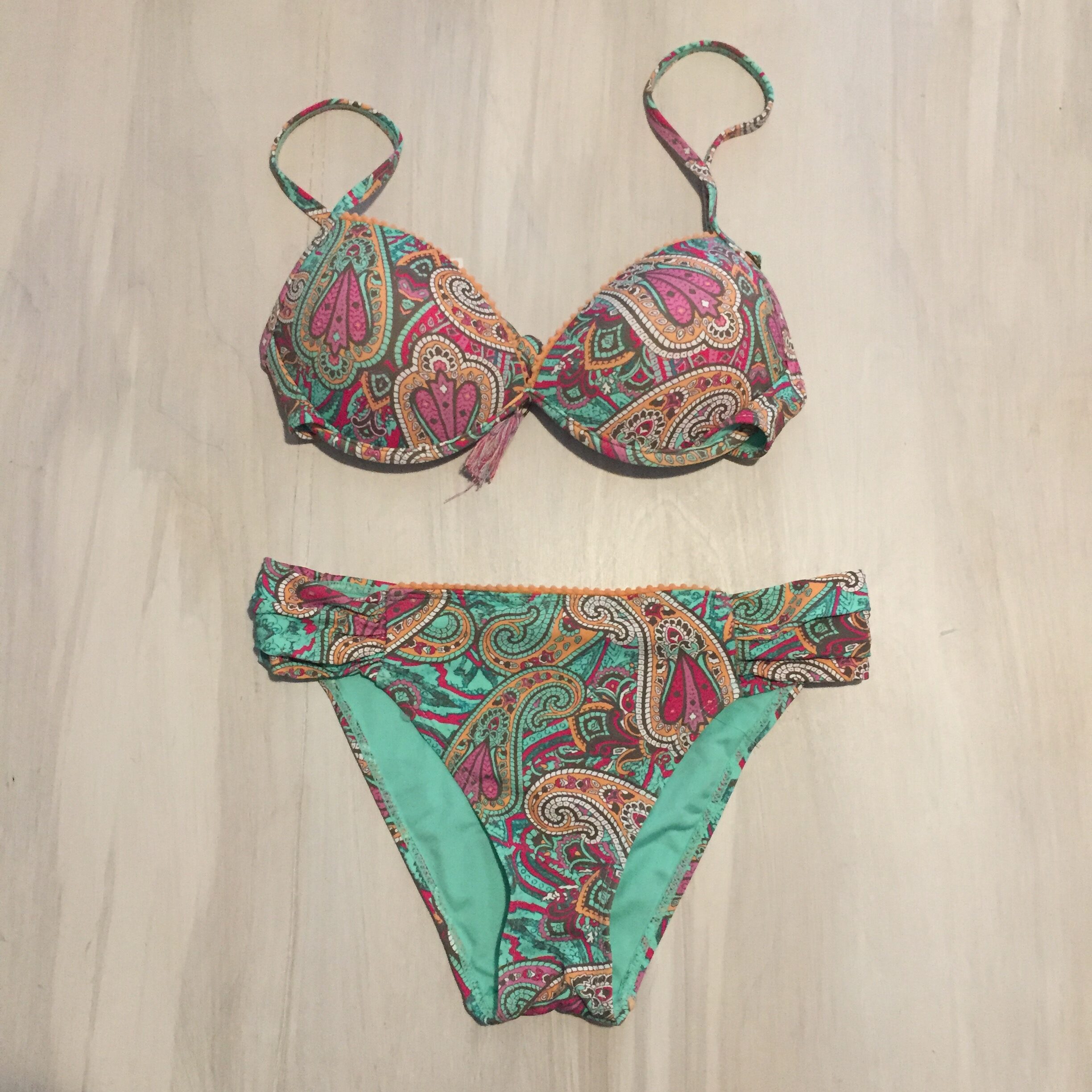 costume-bikini-donna-ferretto-imbottito-admas-cashmere-verde-rosa-moda-mare