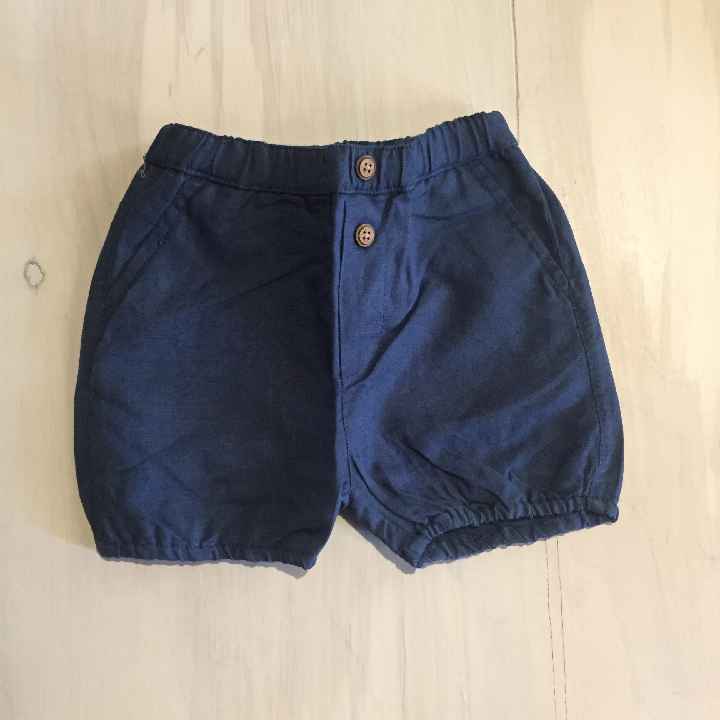 pantaloncini-corti-herluf-blu-lino-cotone-hust-and-claire