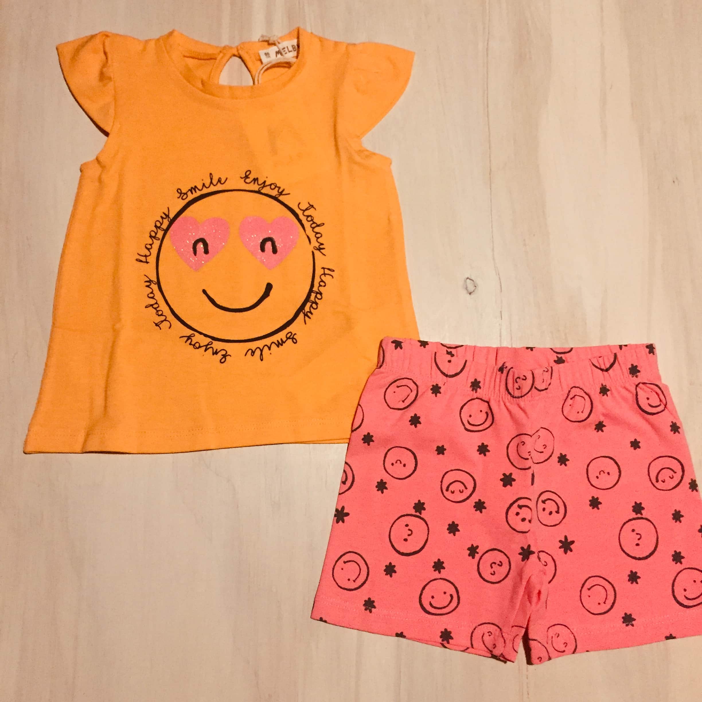 completino-corto-manica-corta-pantaloncino-corto-estate-arancione-fucsia-rosa-vivace-melby-bimba-colori