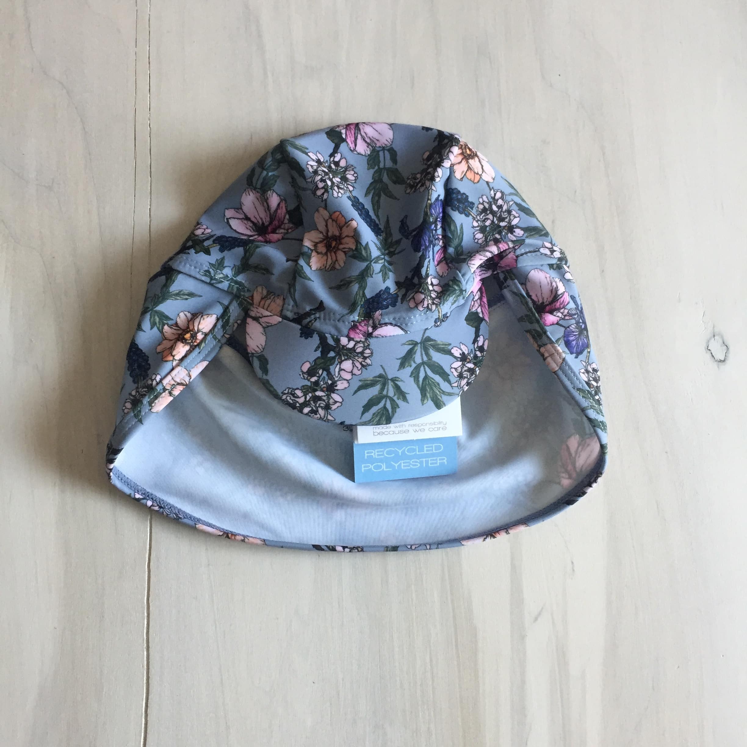 cappello-estivo-bimba-fiori-proteggi-sole-mare-hust-and-claire-fasai