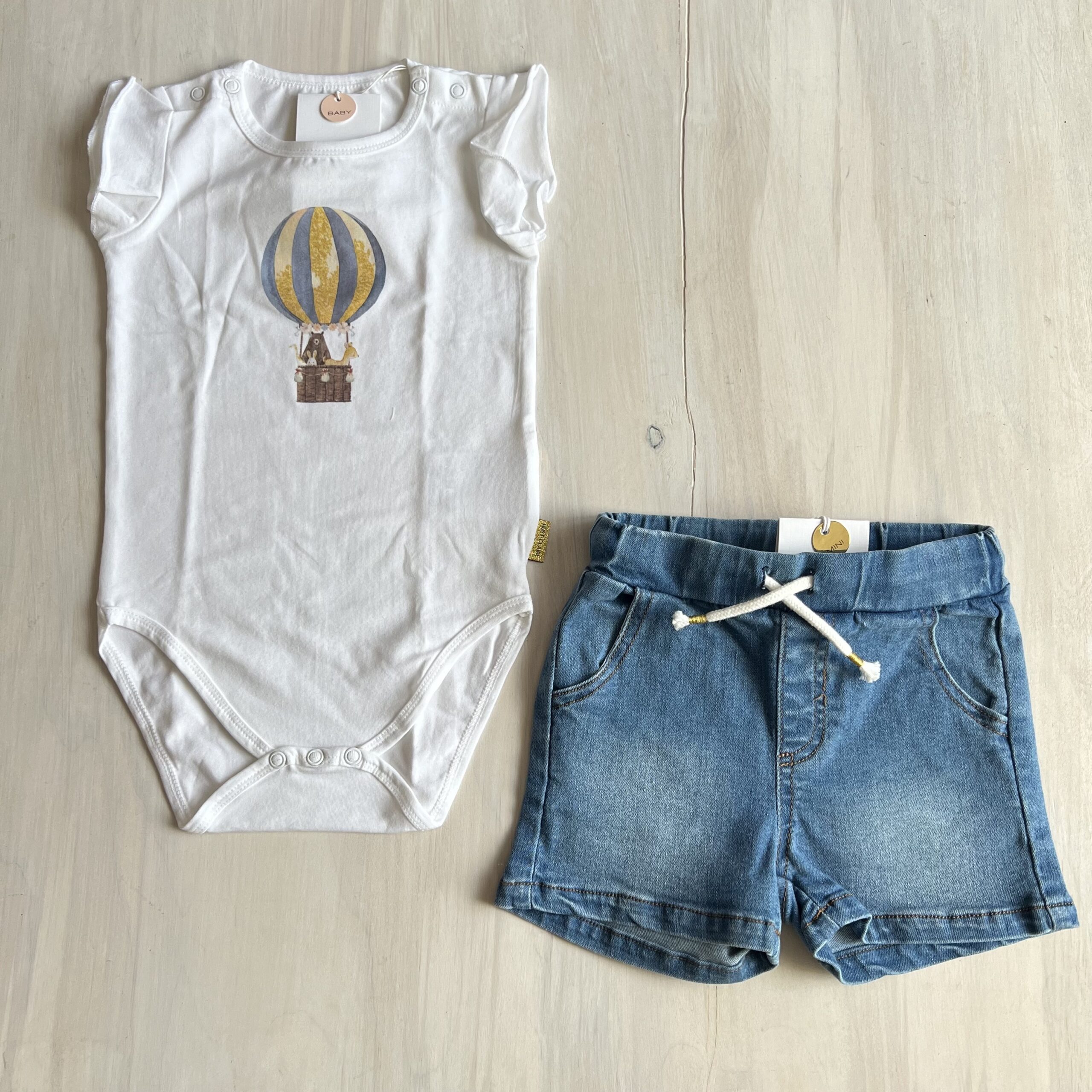 completo-body.bianco-shorts-jeans-hust-and-claire