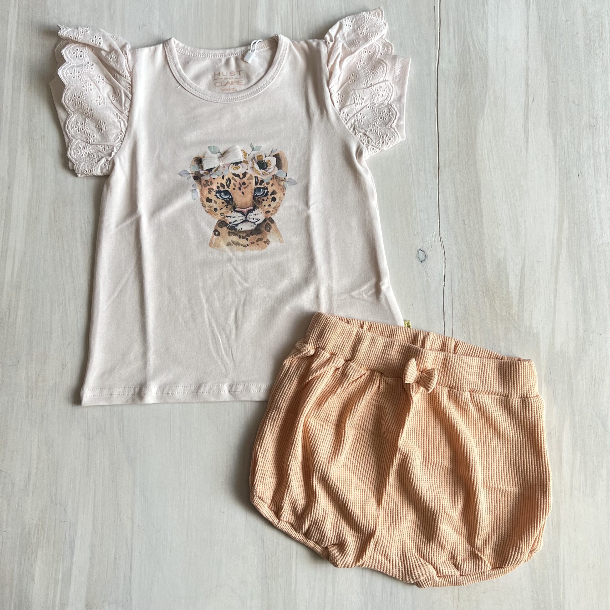 completo-coordinato-bimba-sangallo-t-shirt-pantaloncino-rosa-salmone